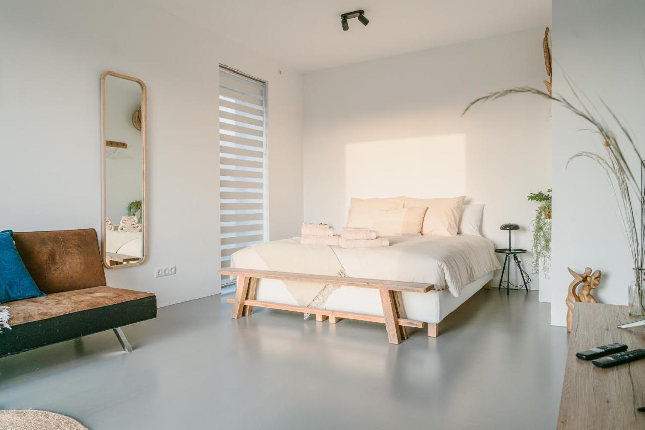 Sail 2025 View! Boutique - North Riverside Apartment *